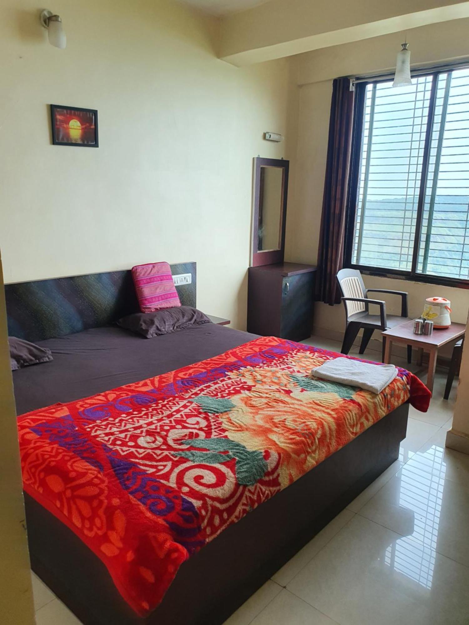 Hiral Residency Hotel Matheran Bagian luar foto